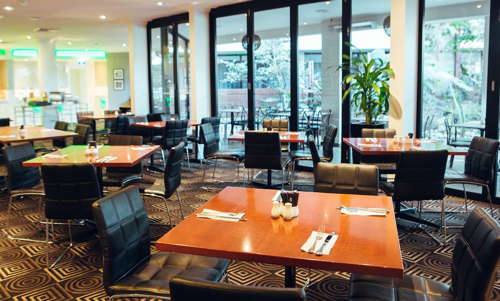 Holiday Inn Warwick Farm 46/69