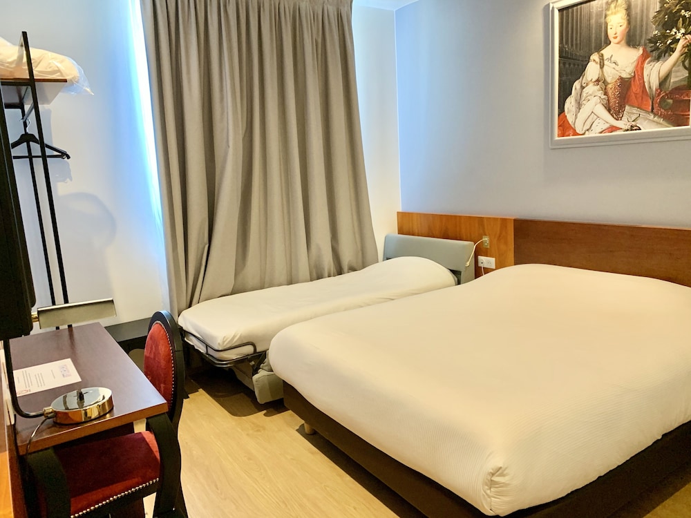 Hotel Des Lys 5/26