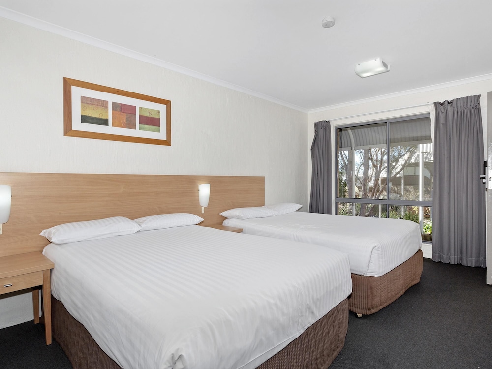 Ibis Styles Canberra Eaglehawk 24/65