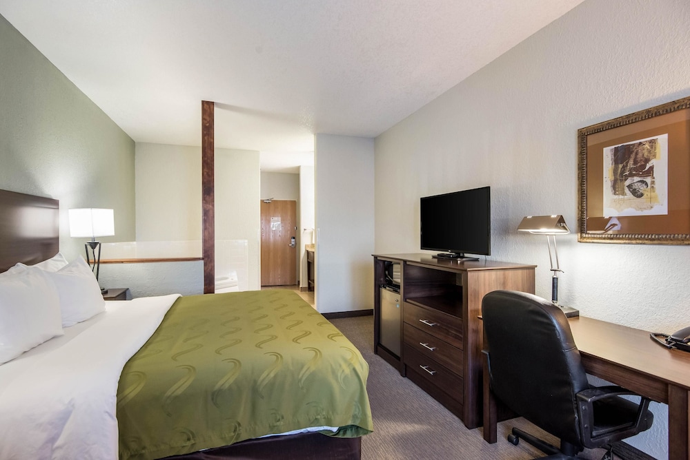 Quality Inn & Suites Pueblo West 15/43