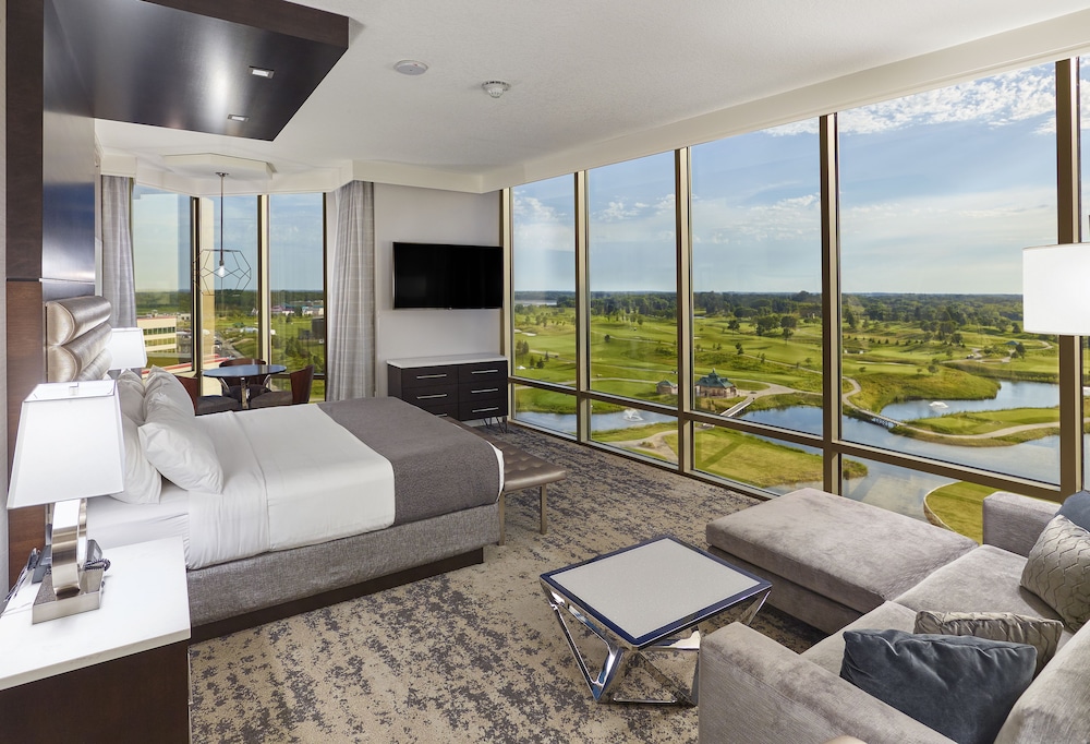 Mystic Lake Casino Hotel 25/62