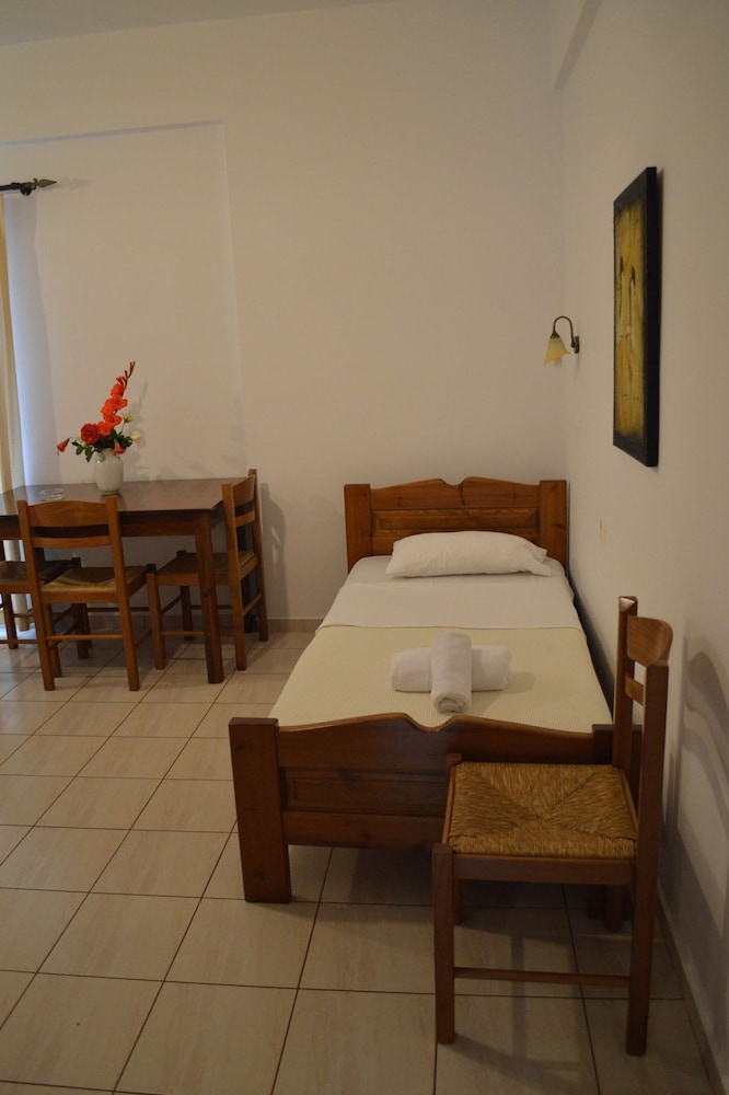 Nikos Apartments 64/76