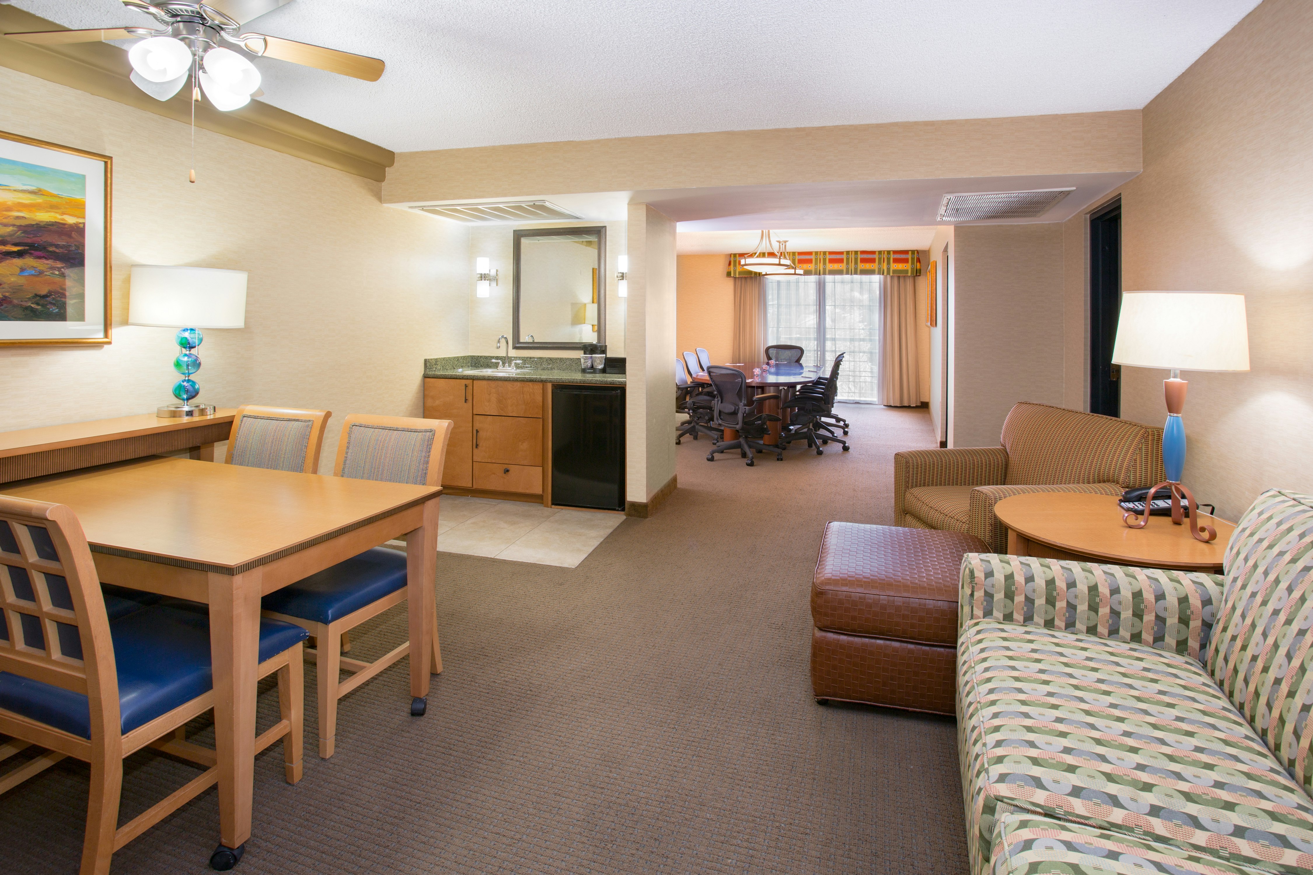 Embassy Suites by Hilton Phoenix Biltmore 16/45