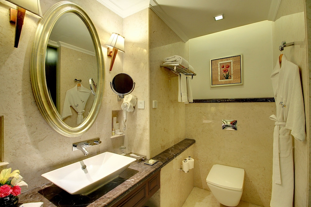 The Pllazio Hotel 47/50