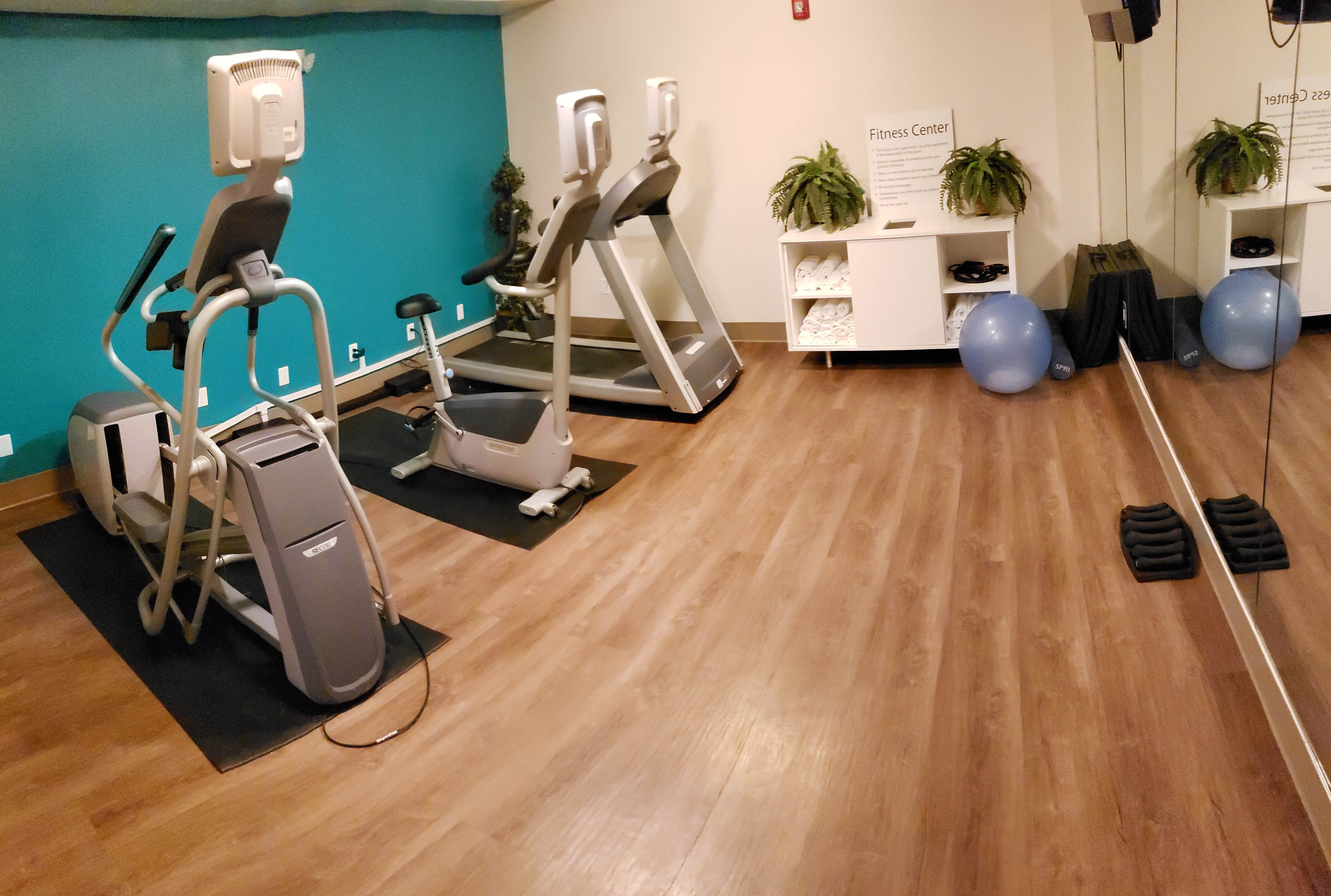 Holiday Inn Express Osage Beach - Lake Of The Ozarks 24/46