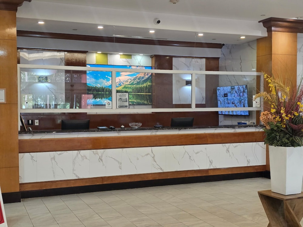 Hotel Executive Suites 8/57