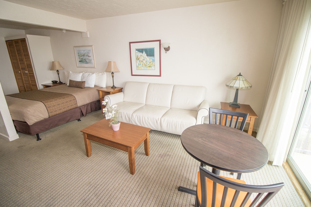 Capitola Venetian Hotel 40/60