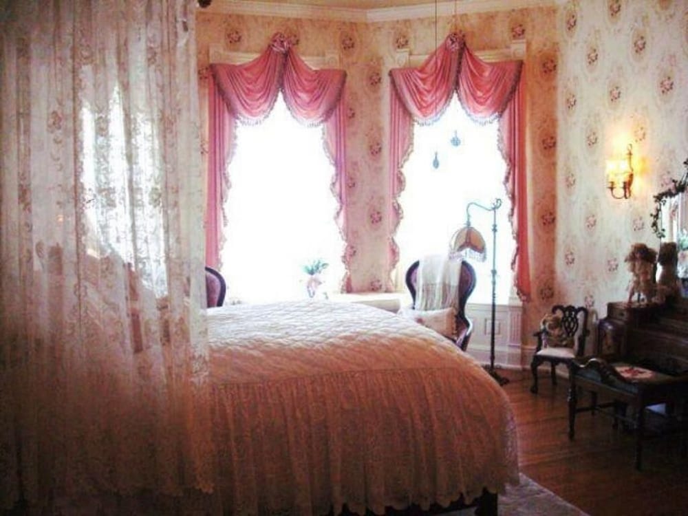 Alexander Mansion Historic Bed and Breakfast 17/48