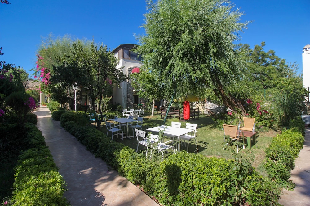 Bella Garden Boutique Hotel 63/83
