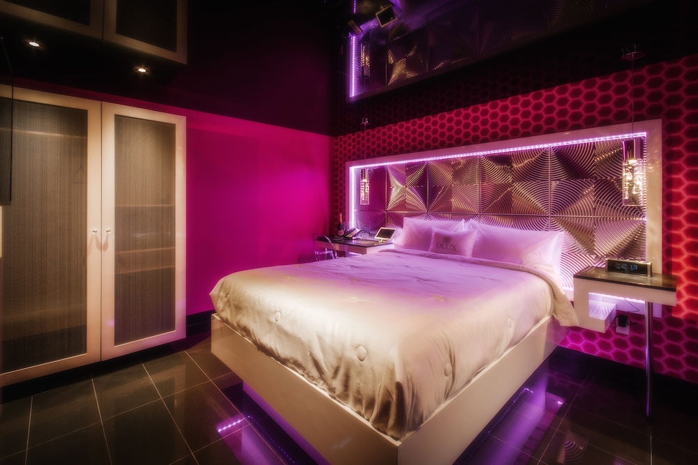 Olux Hotel Motel Suites 27/71