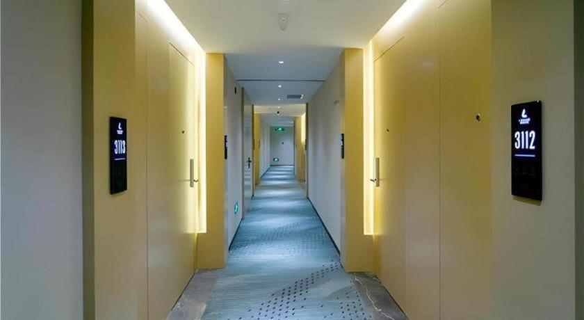 Lavande Hotel (Shenzhen Jingtian Metro Station) 46/46