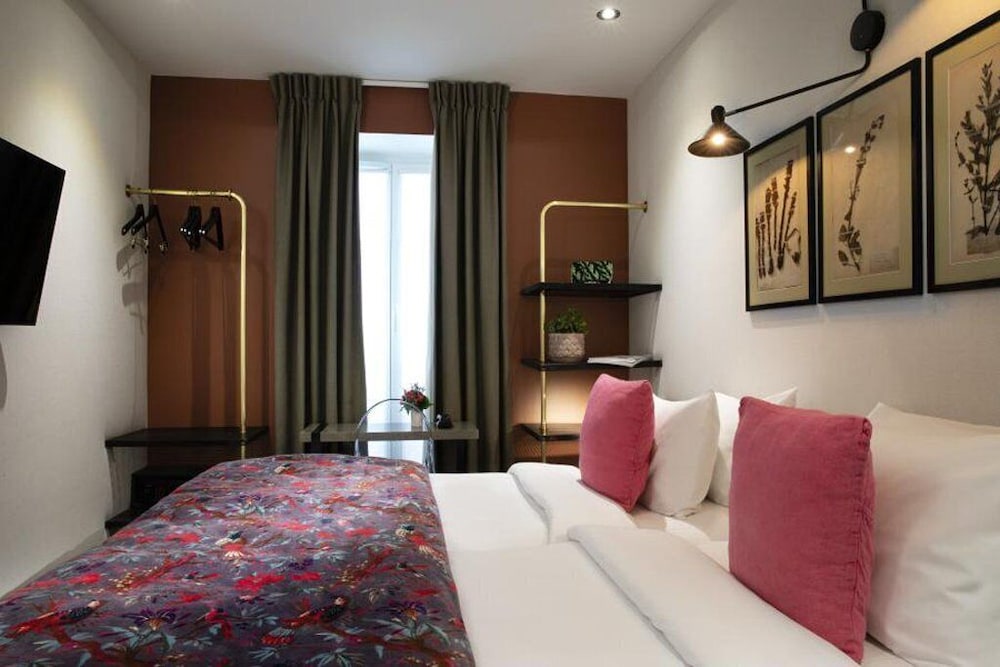 Adjoining, 2 Double Beds