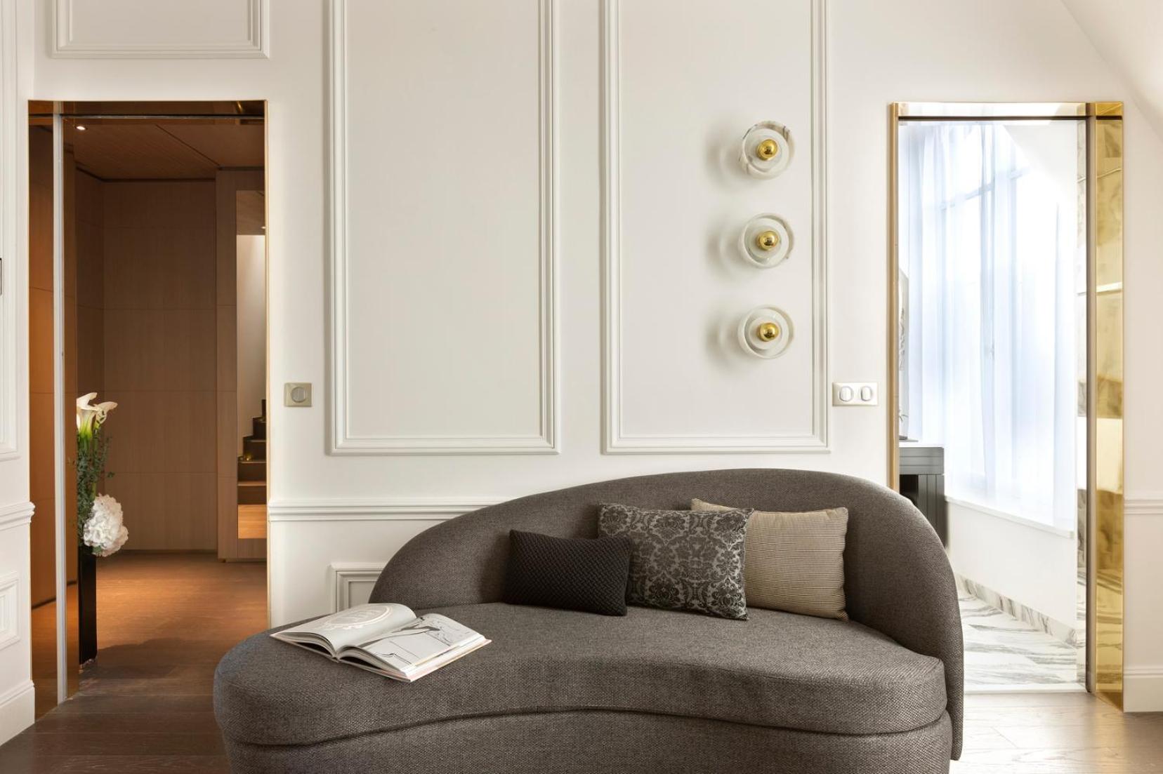 Duplex, Montmartre, King Bed، La Clef Champs-Elysees Paris By The Crest Collection 2/5