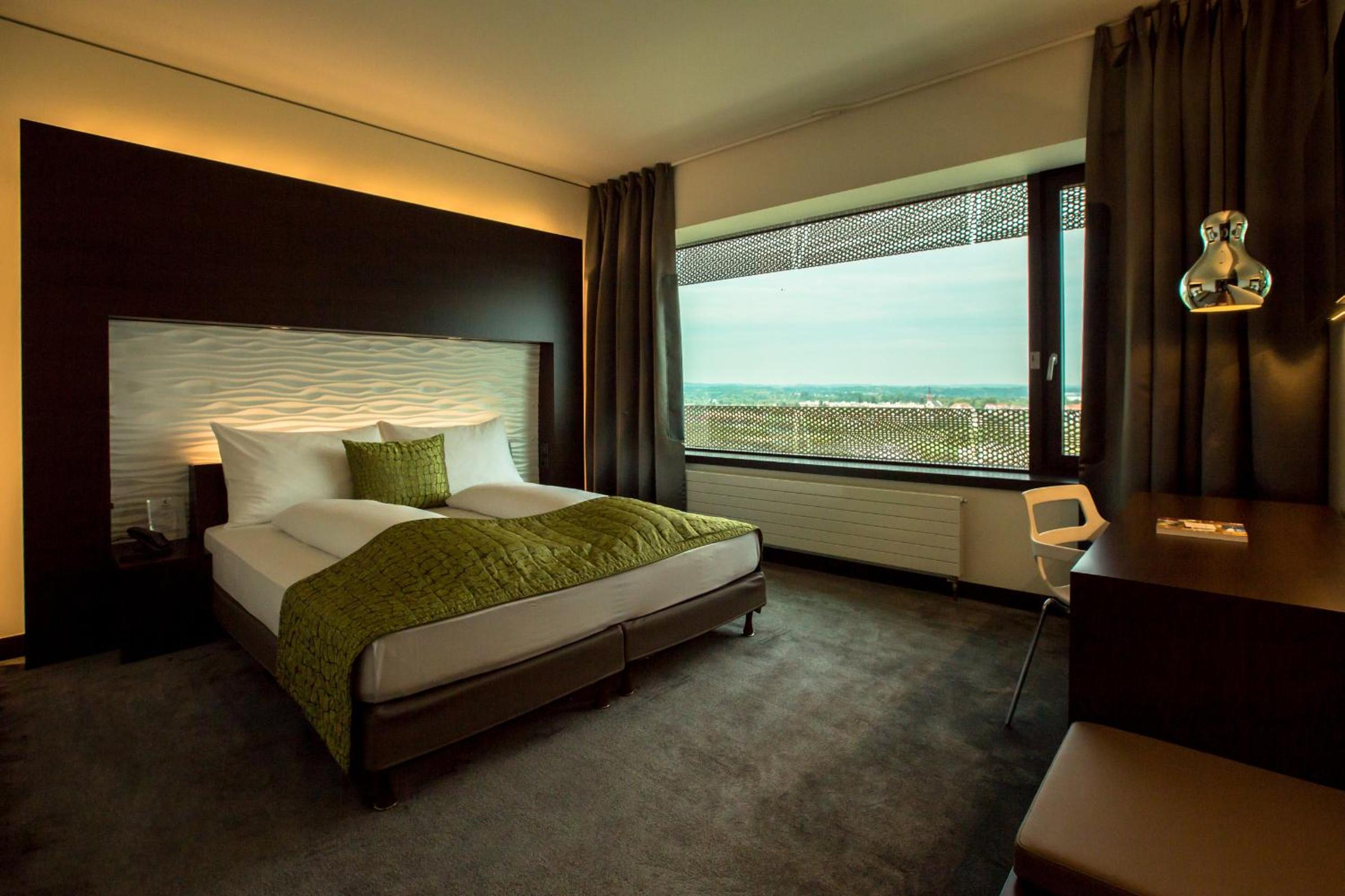 Business, Single, Queen Bed