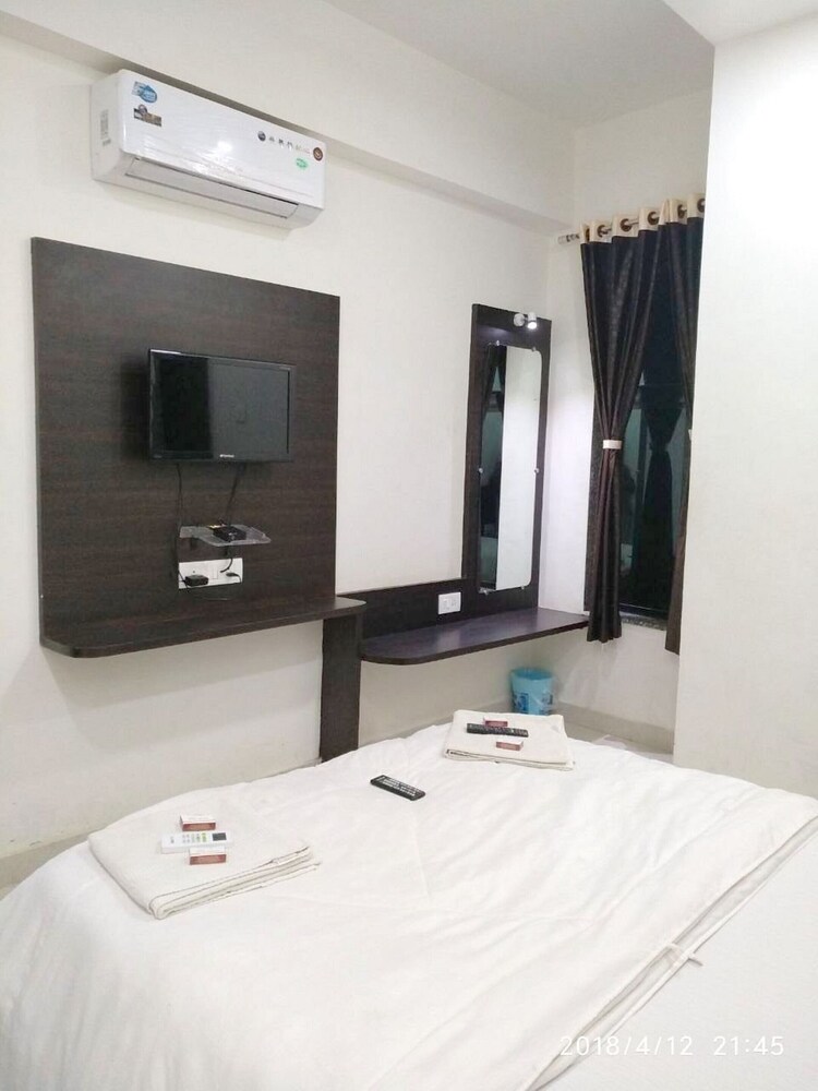 Hotel Gayatri By Sky Stays 9/22
