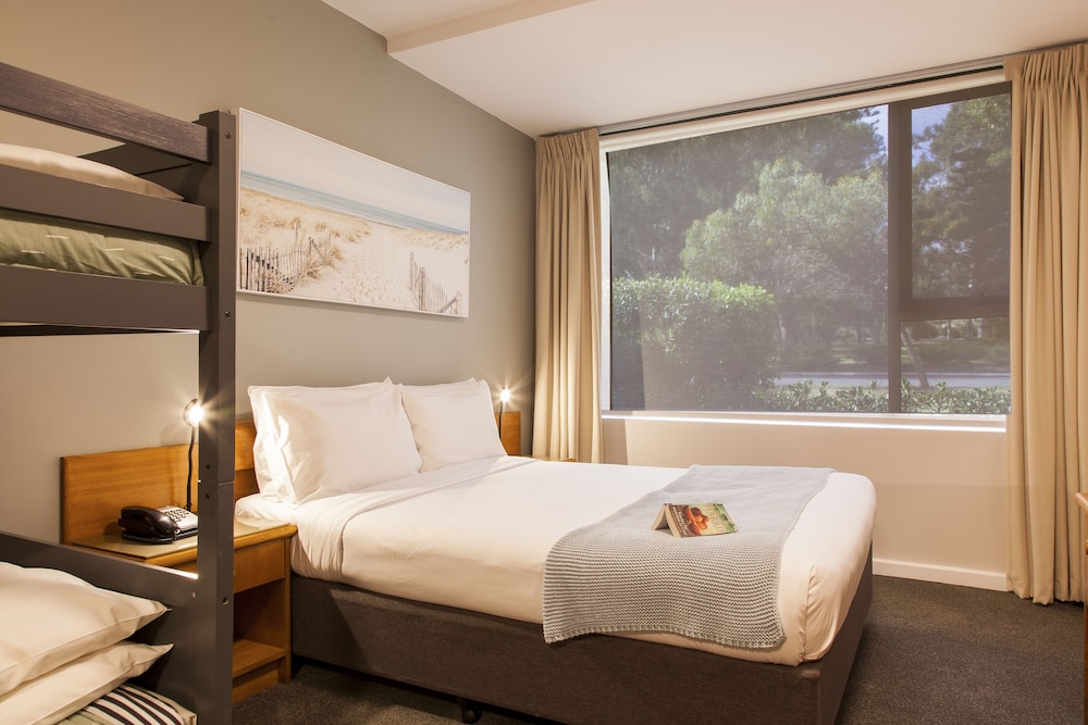 Kings Park Motel 46/65