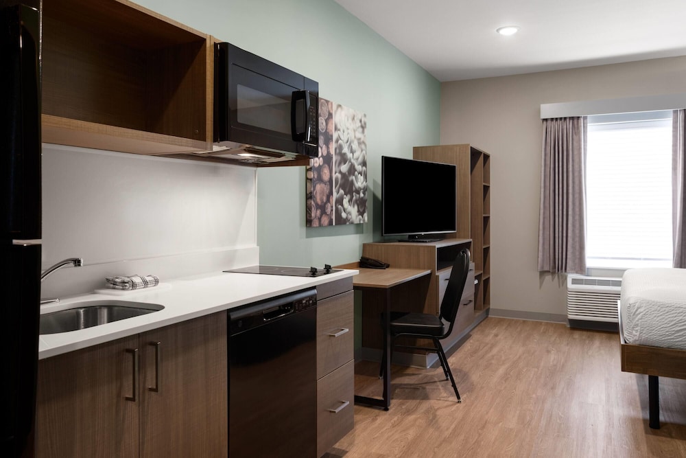 ECHO Suites Extended Stay by Wyndham 22/30
