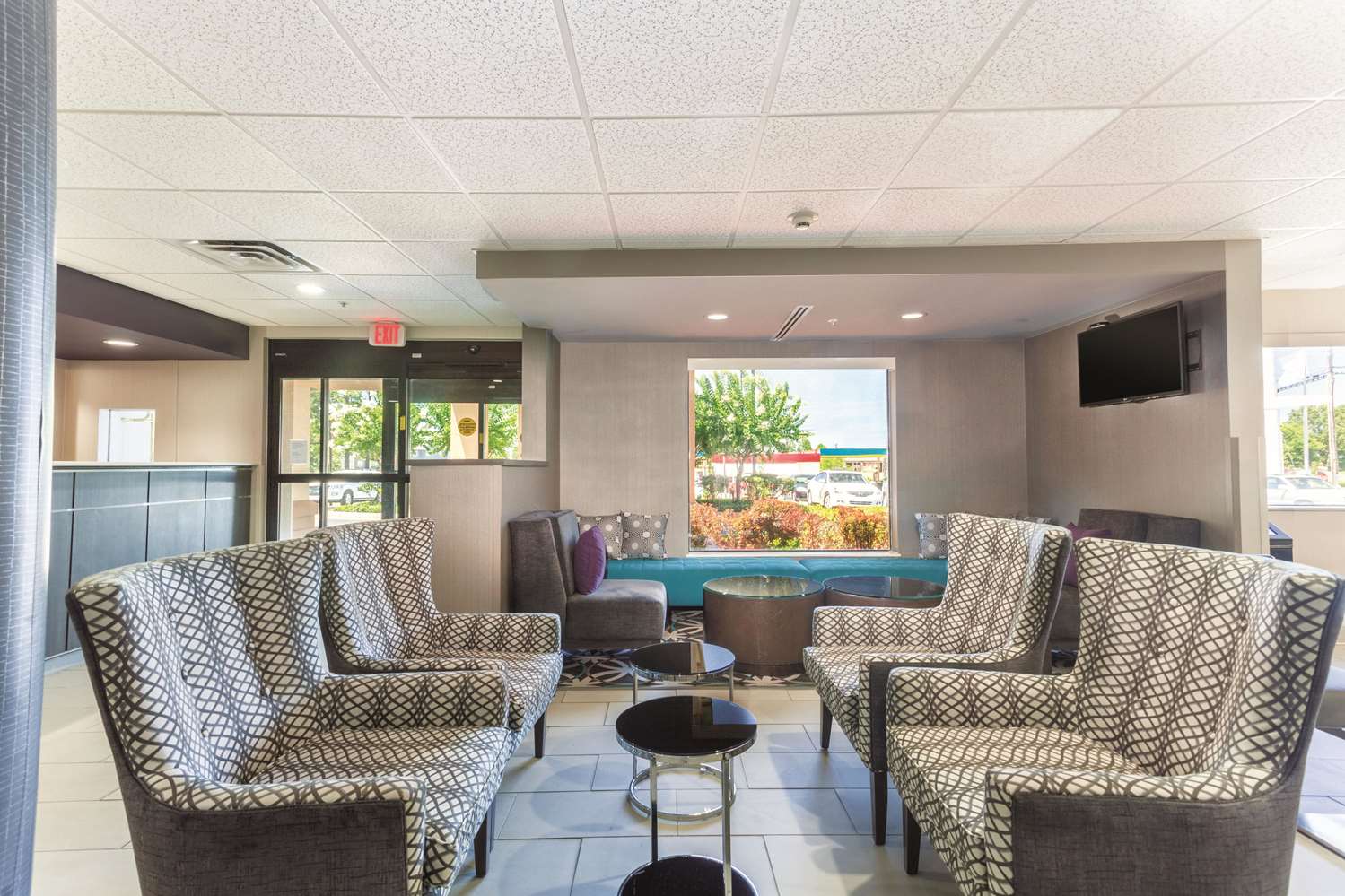 La Quinta Inn & Suites by Wyndham Jackson Airport 12/17