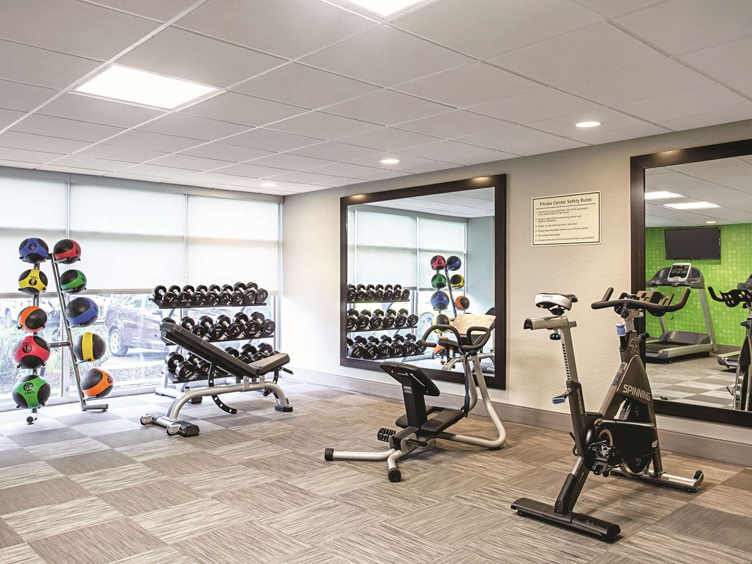 La Quinta Inn & Suites by Wyndham Baltimore N / White Marsh 24/46