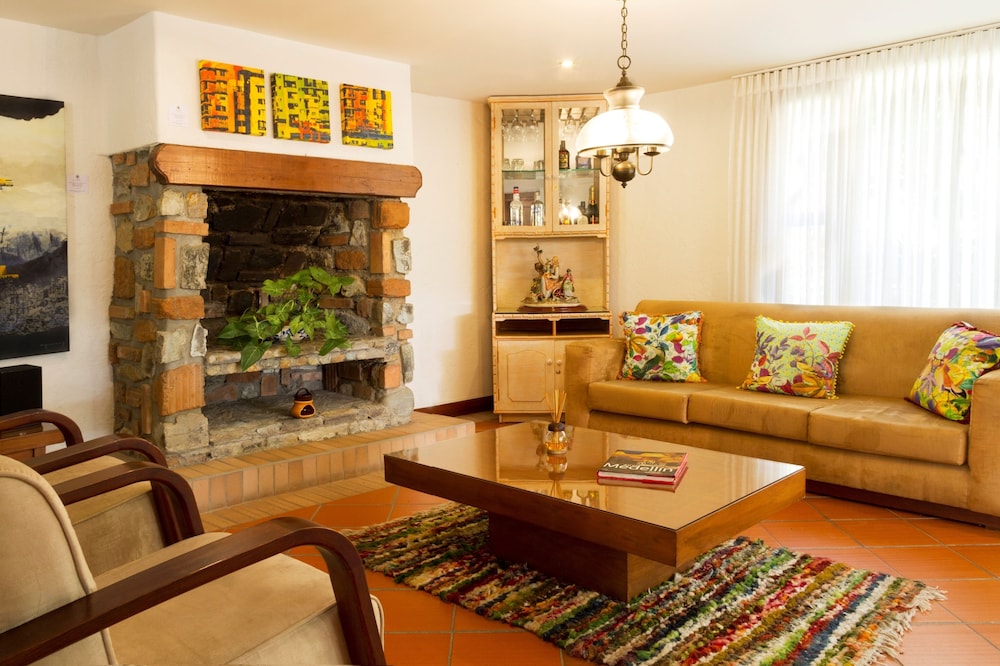 LA CAMPANA HOTEL BOUTIQUE 40/64