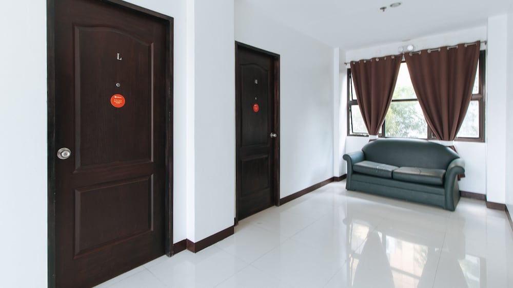 Reddoorz San Antonio Makati 24/49