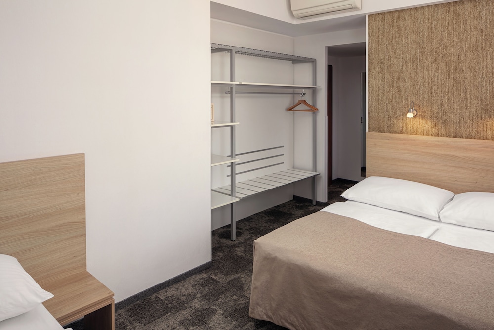 Ambiance Hotel 22/50