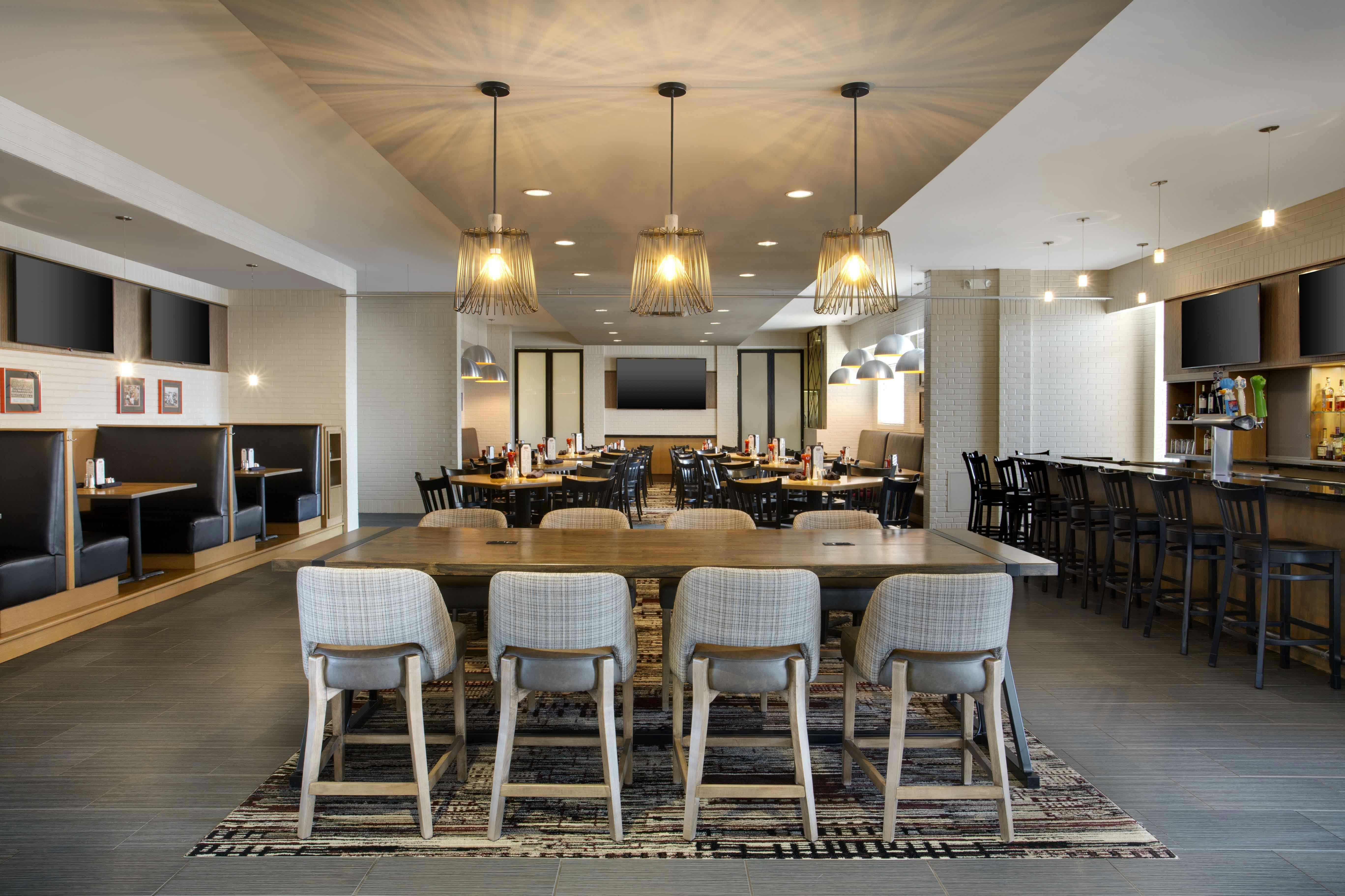 DoubleTree by Hilton Chicago Midway Airport 25/48