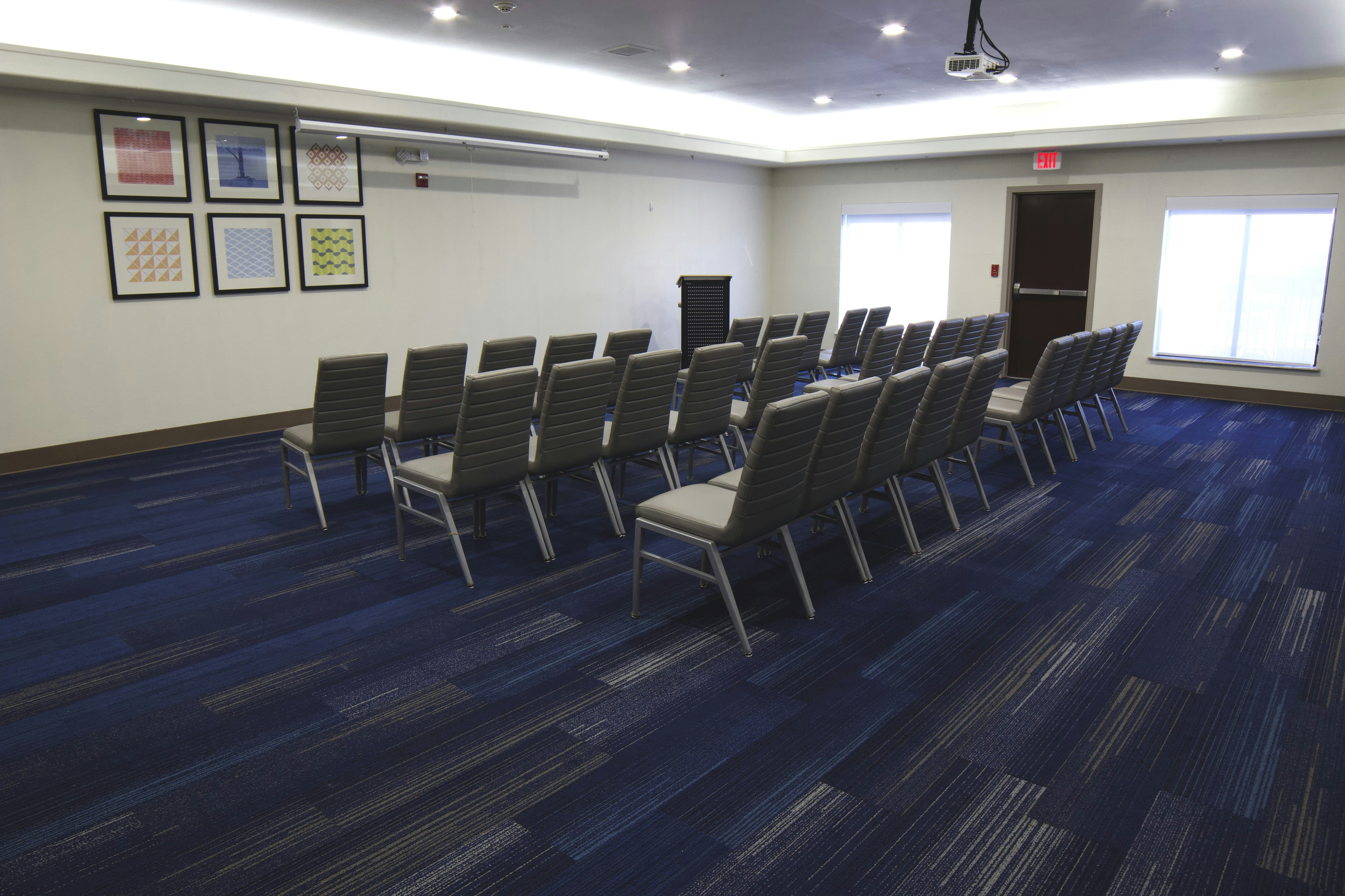Holiday Inn Express Hotel & Suites Seguin 44/49