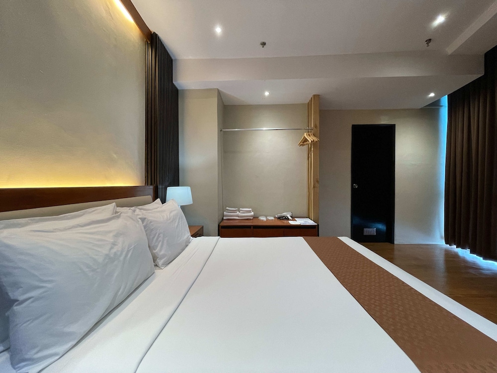 BUSINESS, STUDIO, SUITE
