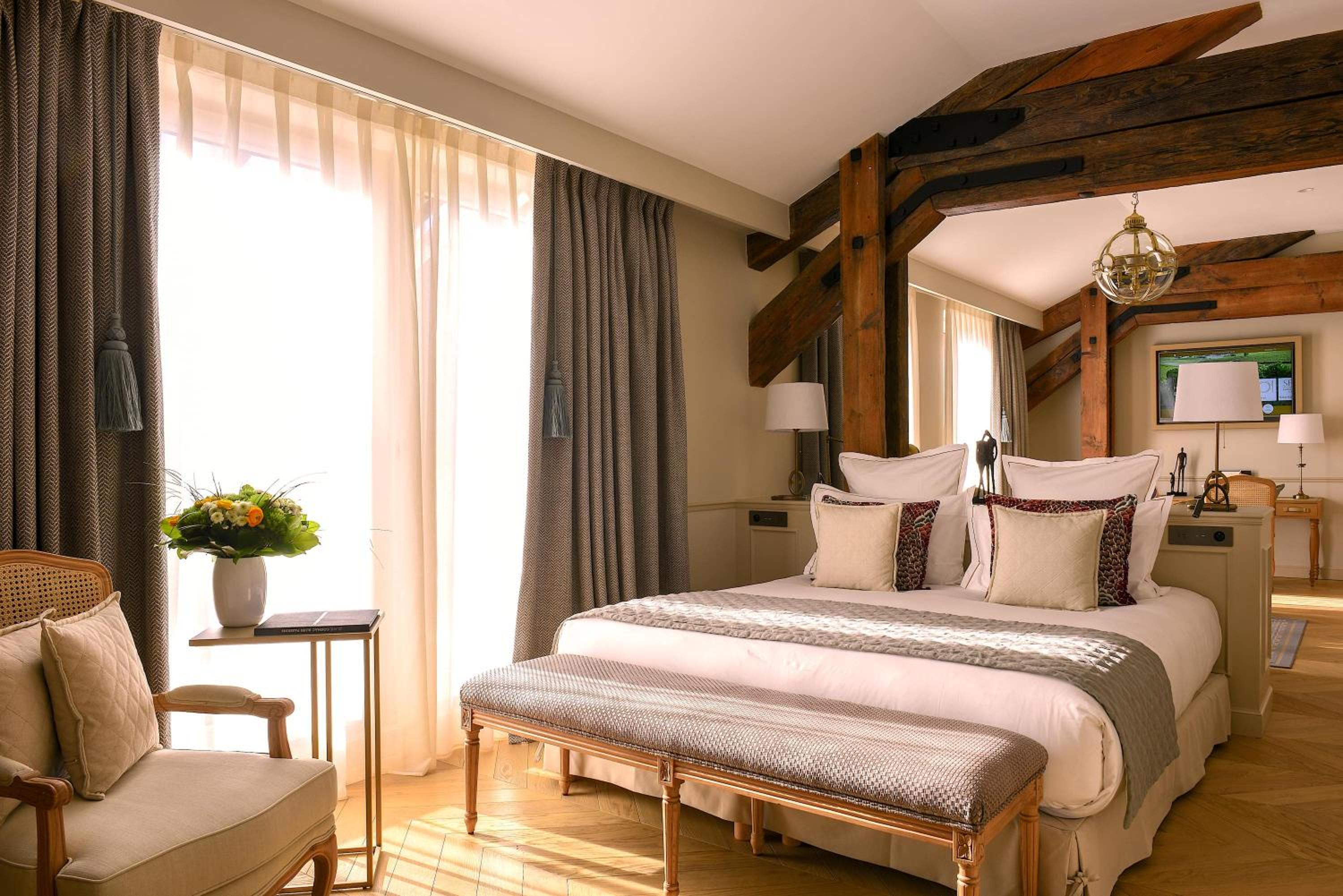 Junior Suite, Queen Bed, Balcony or Garden Floor