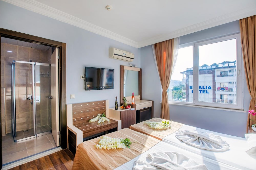 Hawaii Suite Beach Hotel 32/50