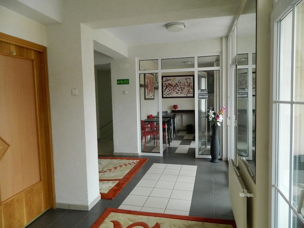 Tranzzit Hotel 30/44