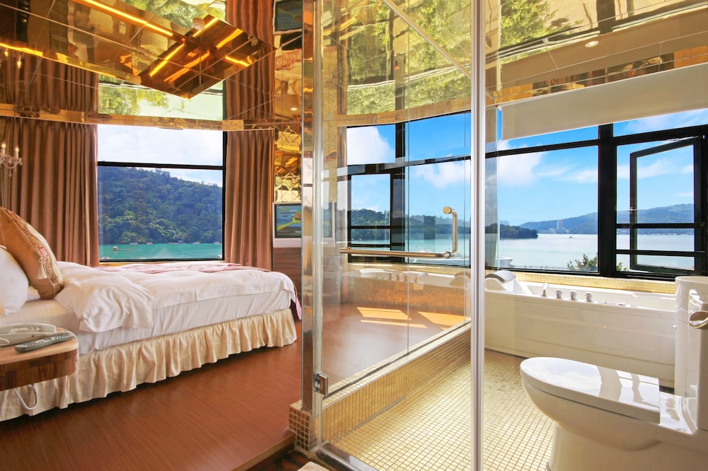TOWER, DELUXE, DOUBLE BED