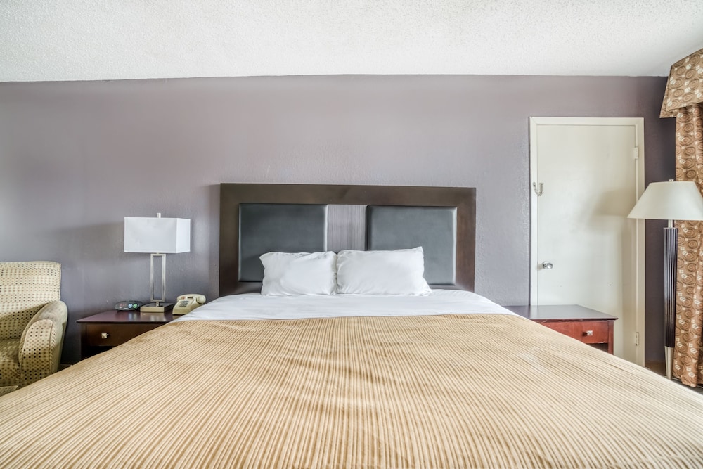 Hotel Alexandria LA - Hwy 165 24/46