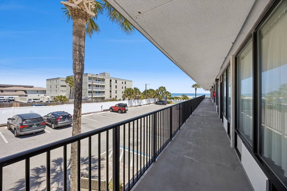 Beachside Motel 5/72