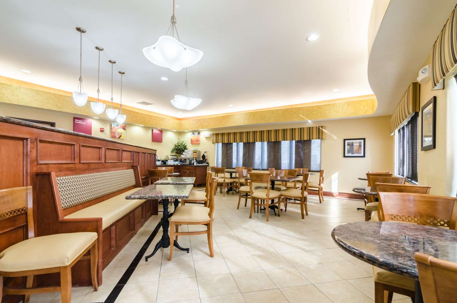 Comfort Suites Salina 36/44