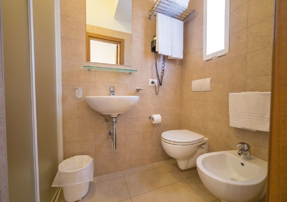 Mediterraneo Hotel and Suites 42/50