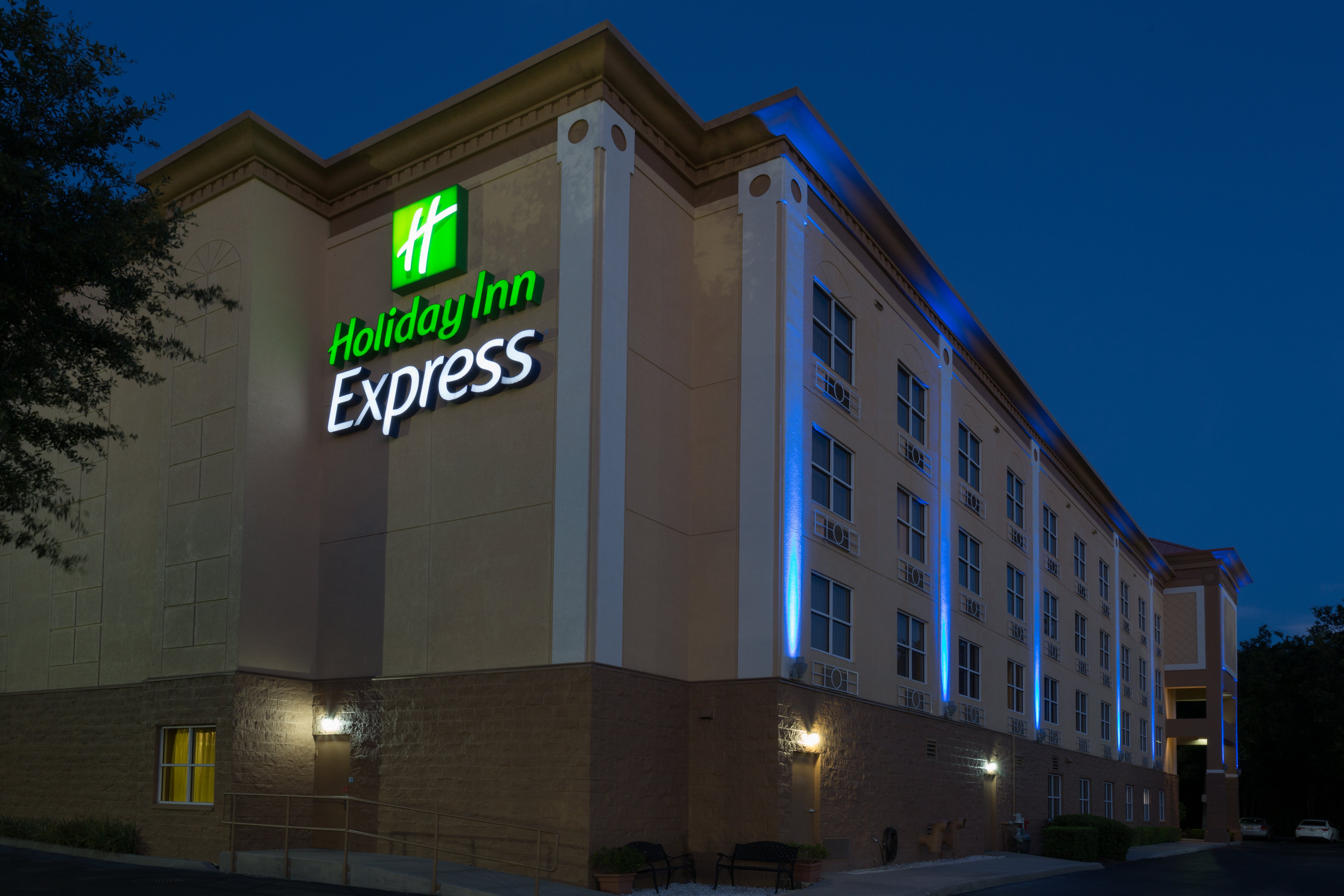 Holiday Inn Express Hotel Suites Plant City 2/70