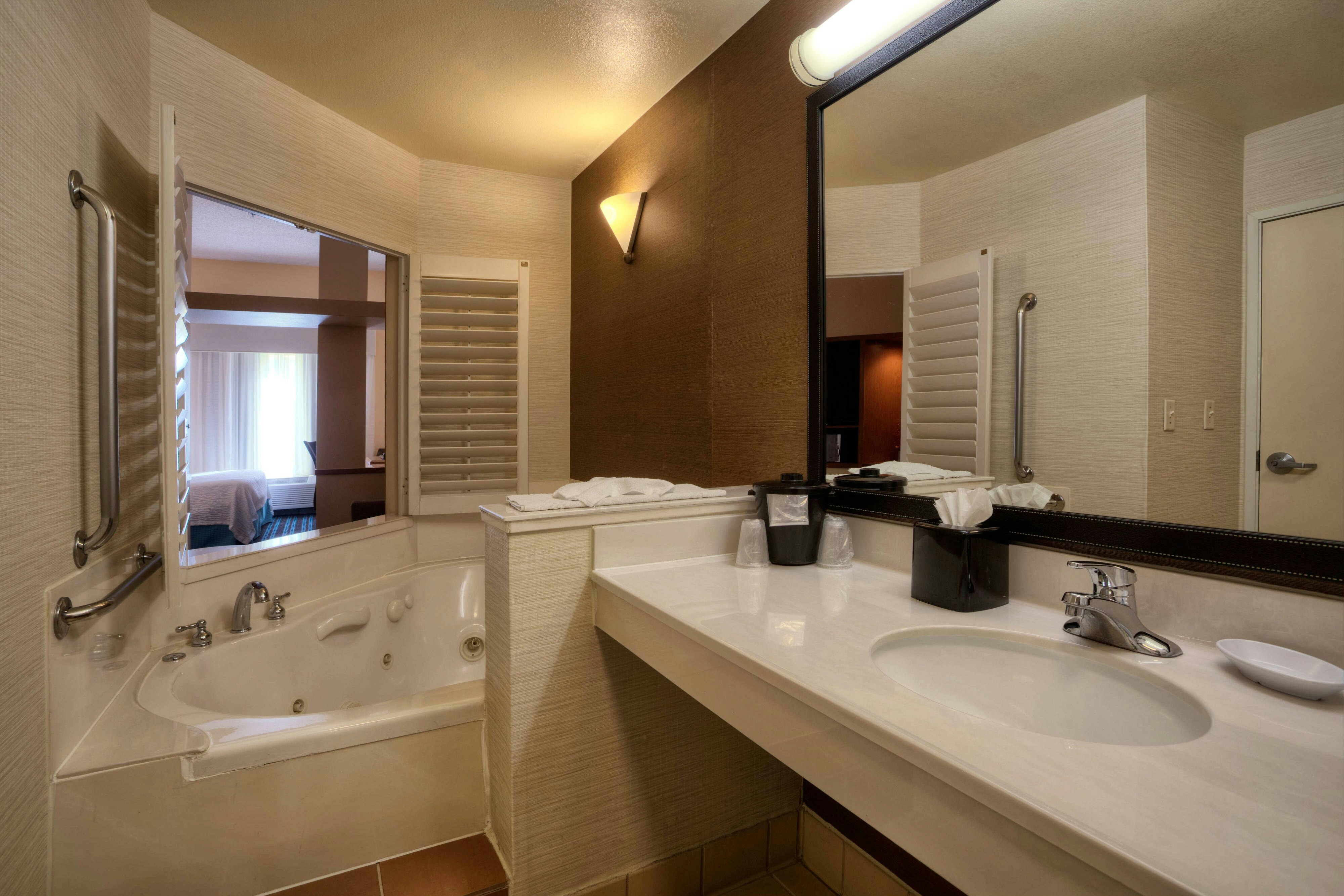 Fairfield Inn Suites Mcallen Airport 24/24