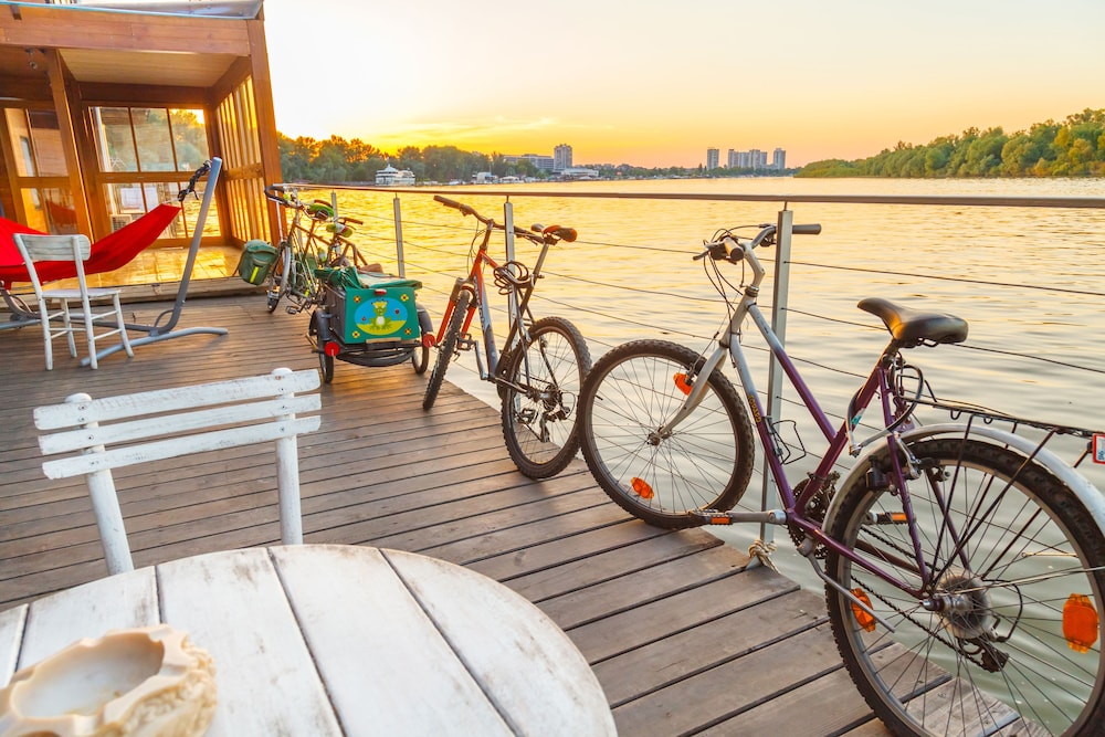 Arkabarka Floating Hostel And Apartments 55/83