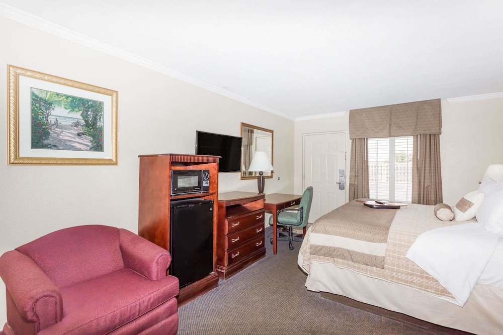Days Inn By Wyndham Destin 13/40