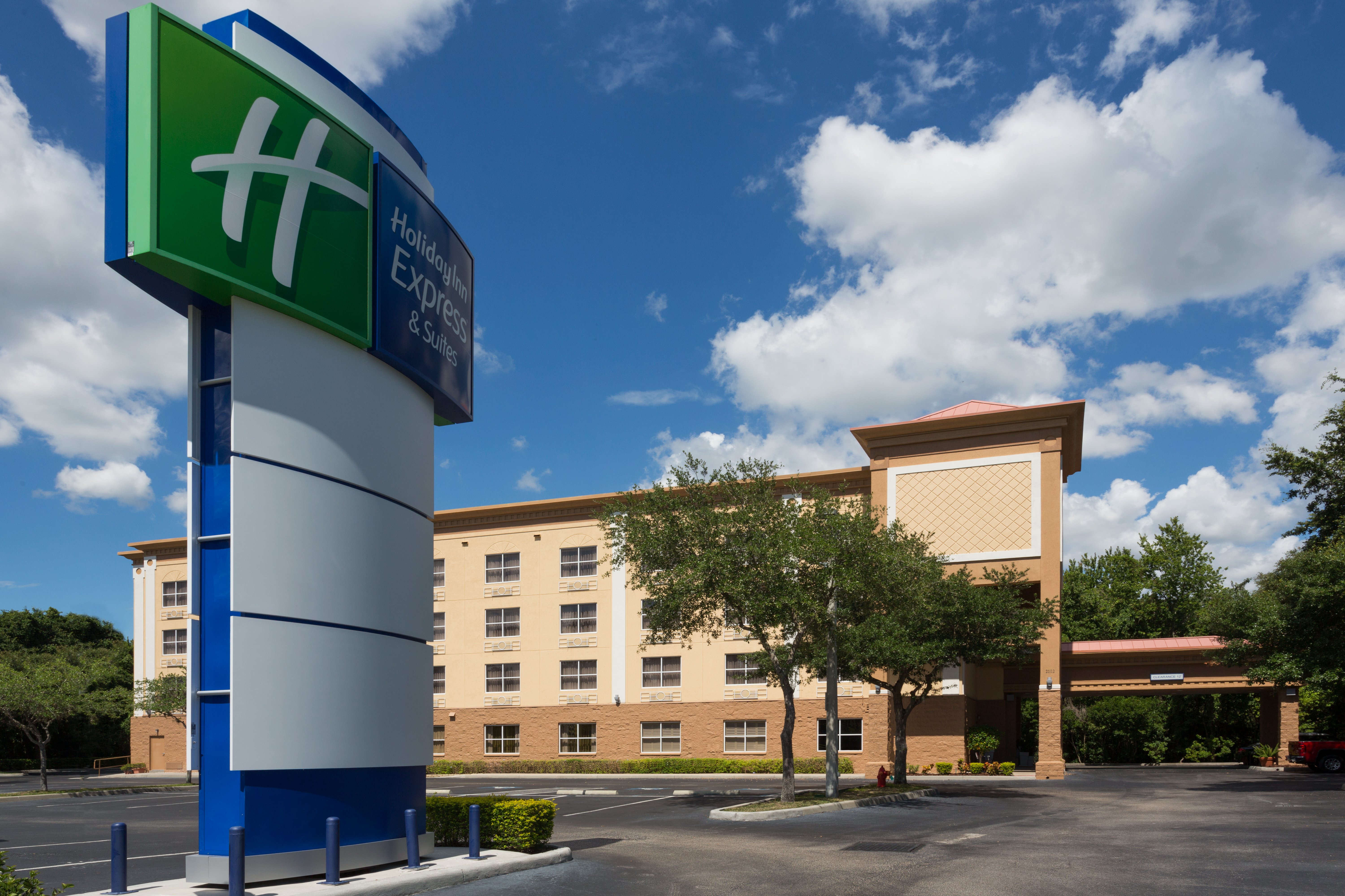 Holiday Inn Express Hotel Suites Plant City 63/70
