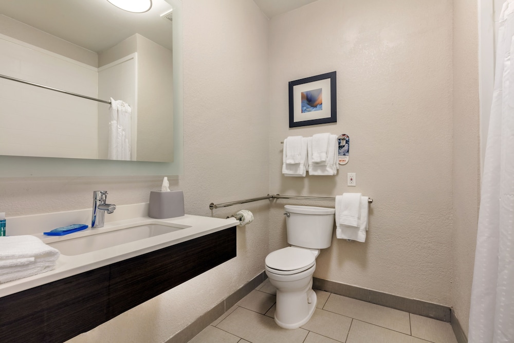 Holiday Inn Express Metropolis 6/43
