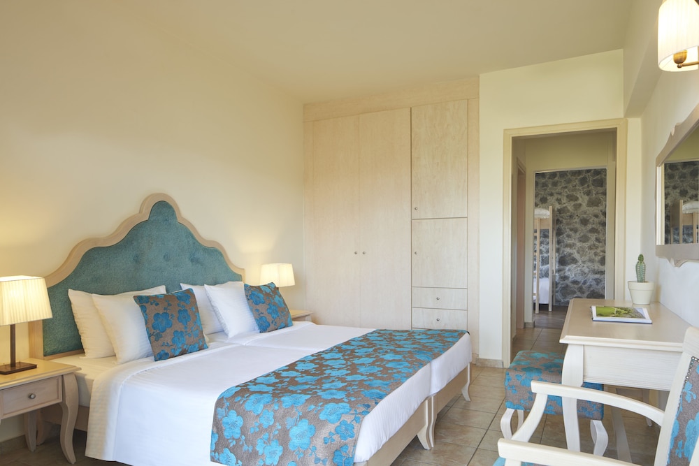 غرفة عائلية بأربعة أسرّة، Civitel Creta Beach 2/9