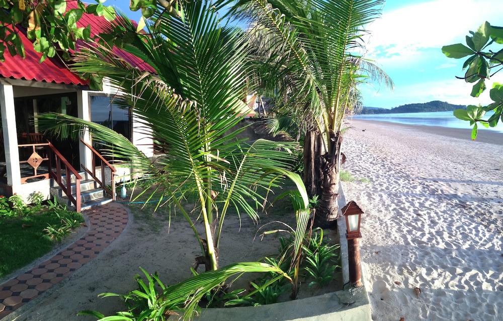 Noble House Beach Resort 52/63