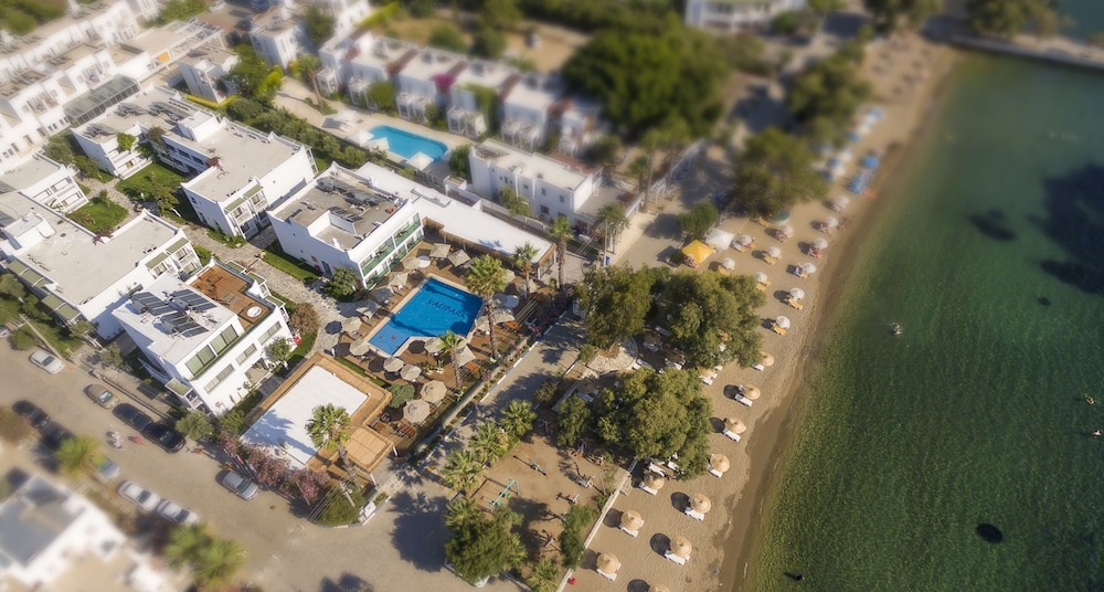 Yalipark Beach Hotel 61/65