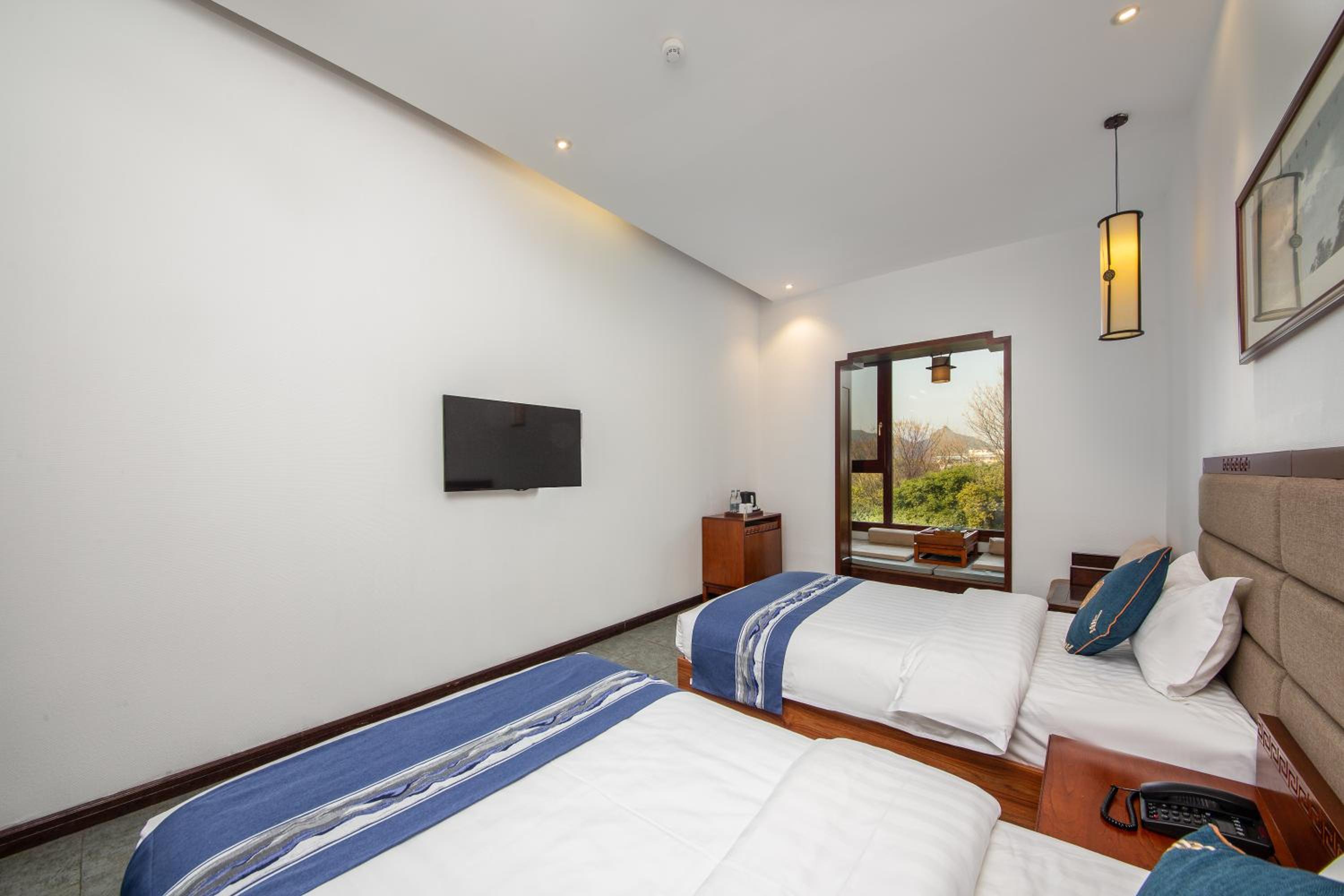 Premier, Twin Beds