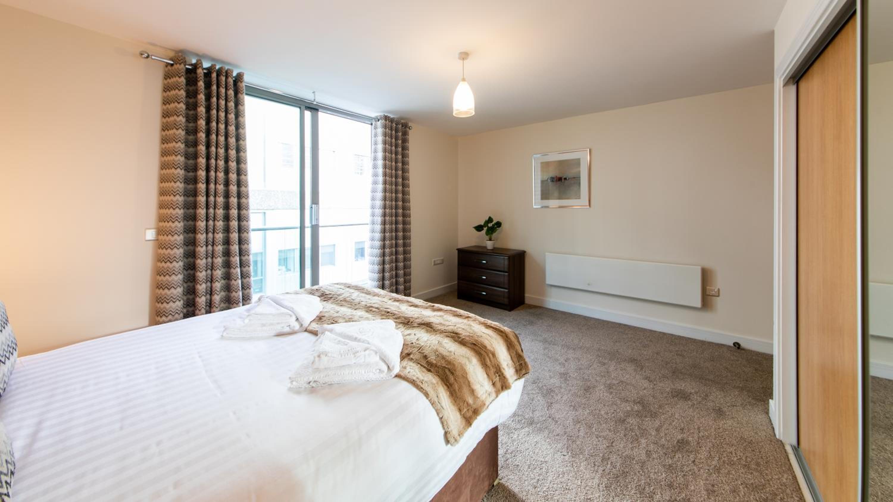 2 Bedrooms, Suite
