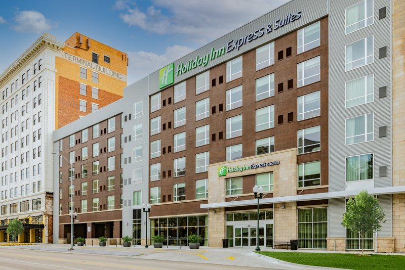Holiday Inn Express & Suites Lincoln Downtown 7/55
