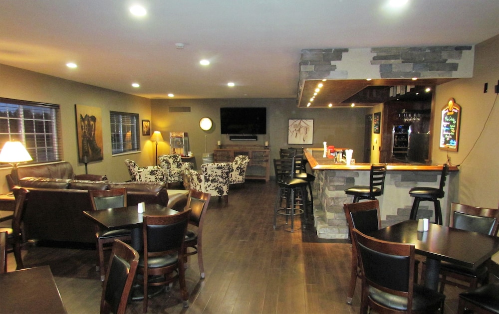 Oak Hill Inn and Suites 52/62